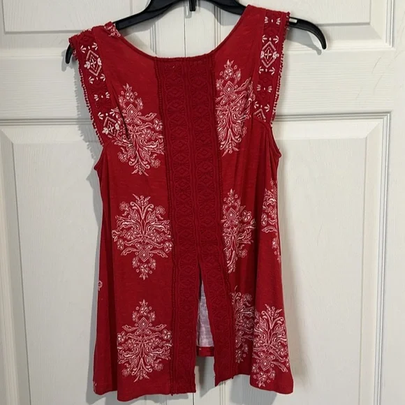 Eyeshadow brand - sleeveless red top slit in the back size Small - Picture 2 of 3